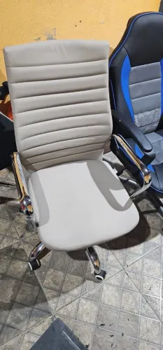 Cadeira escritório bege 