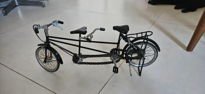 Miniatura bicicleta tandem em escala 1/6