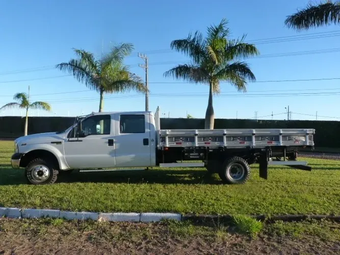 F-4000 4X4 CD COM CARROÇERIA DE 4.20M