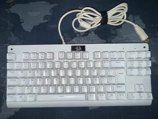 Teclado Redragon Dark Avenger Lunar White - USADO