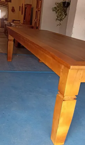 Mesa em madeira de lei maciça e Nobre 