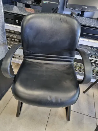 Cadeira em Couro Super Confortável Elegante Apoio de braços por apenas 299 ou 4 por 999,00