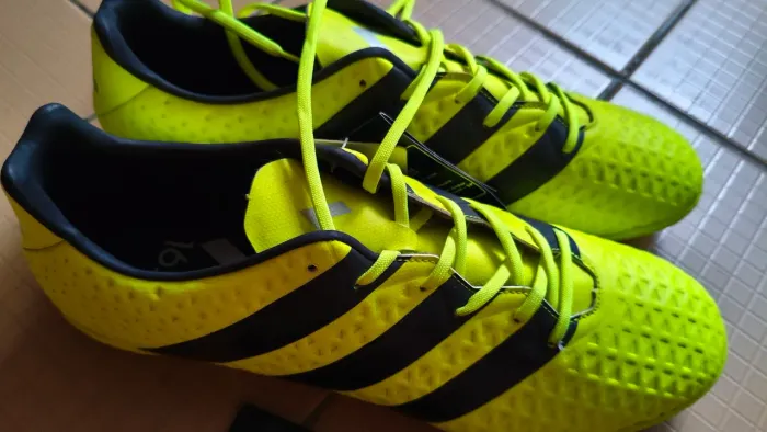 (Nova, com etiqueta) Chuteira Adidas Ace 16.4 IN tamanho 44