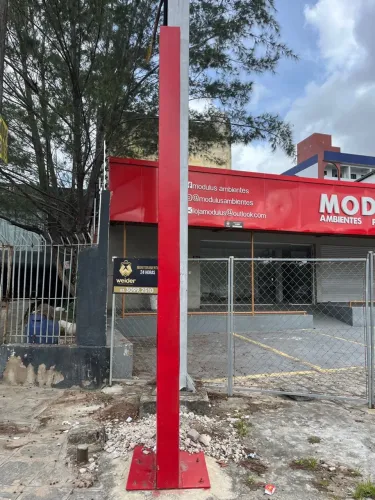 Placa em ACM e totem 