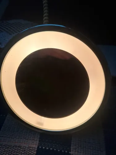 Espelho de aumento com luz de LED com suporte para parede