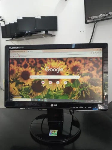 Monitor 16" polegadas,  com os cabos  e com garantia,  só ligar e usar 