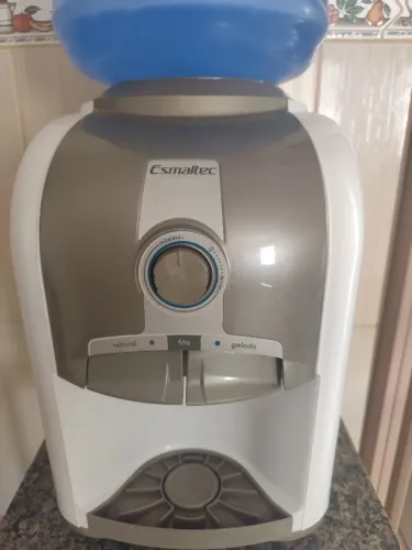 Gelagua semi novo Esmaltec na garantia