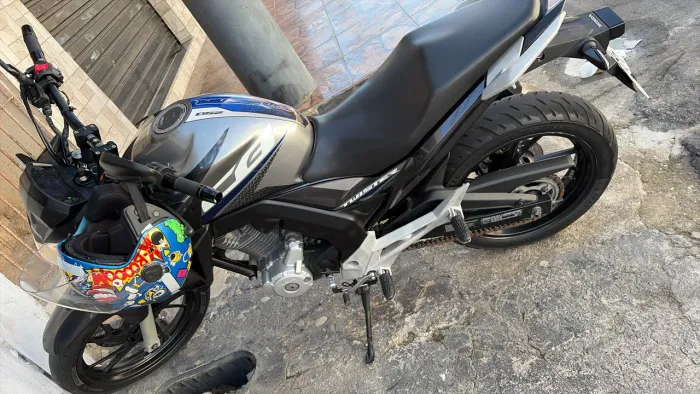 Twister 2020 vendo ou troco 