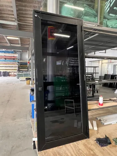 Porta de abrir linha GOLD com vidro temperado 99x236!