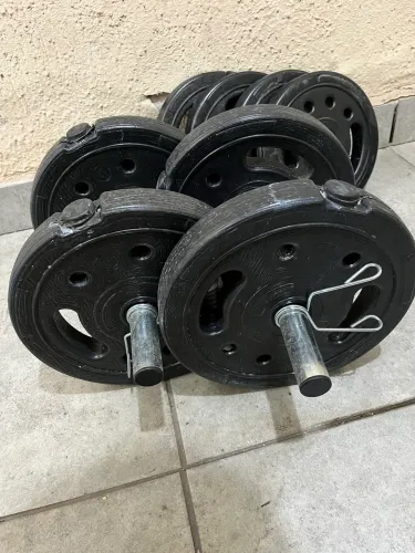 KIT DE MUSCULAÇÃO - 2 BARRAS DE 40 CM + 32 KG EM ANILHAS DE PVC