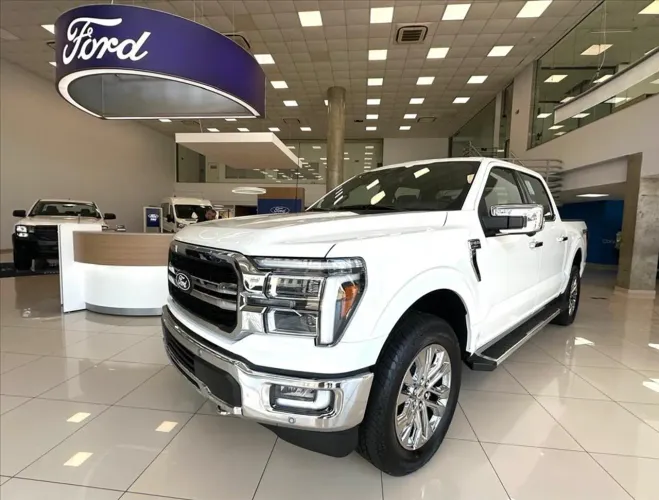 Ford F-150 Lariat 4X4 5.0 V8 2025