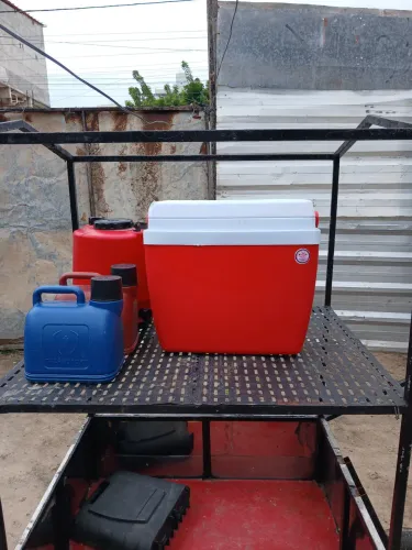 Carrinhos para lanches + garrafas térmicas 