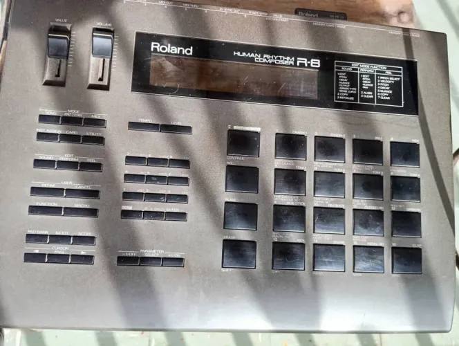 Roland R-8 Drum machine 