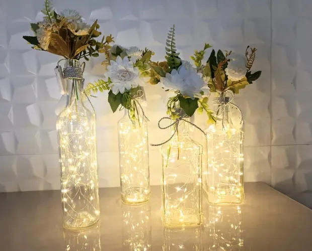 Kit 14 Arranjos de Mesa Iluminados com Flores Brancas - Decoração para Festas e Casamentos