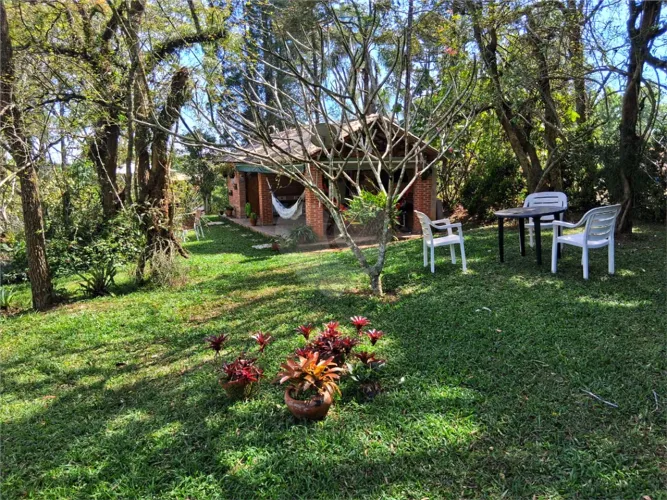 Chácara em São Roque perto do Roteiro do Vinho - Ideal para morar ou investir