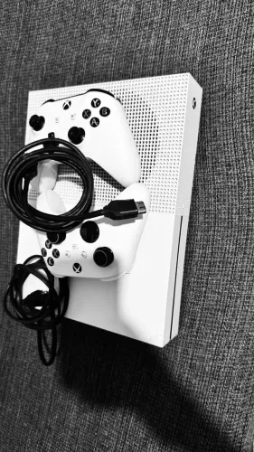 Vendo Xbox one S 1TB