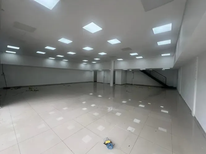 Galpão Comercial para Locação no Brooklin - São Paulo-SP: 3 Salas, 3 Banheiros, 4 Vagas de