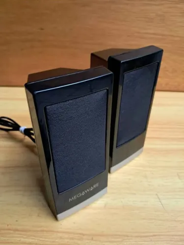 Par de caixinhas de som Megaware com entrada USB para computador, saída p2