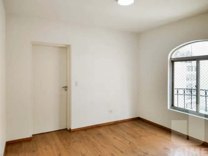 Flat com 1 quarto e 1 vaga em Santa Cecilia