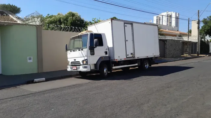 Bau para caminhao 3/4 - 5.5 metros impecavel
