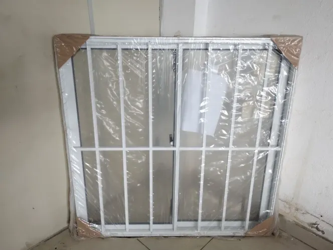 Janela Astra 1,00x1,00 Alumínio Branco c/grade
