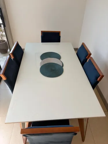 MESA DE JANTAR 6 LUGARES - SUPER CONSERVADA