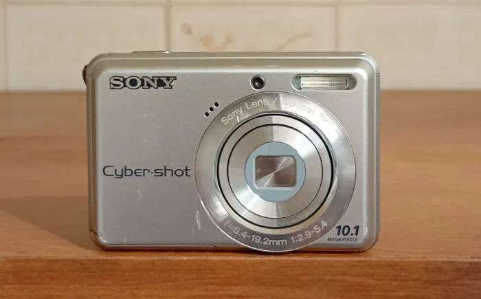 câmera Sony Cyber-shot DSC-S930.
