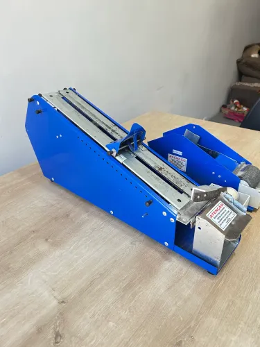 Vendo máquina de fechar caixa de papelão