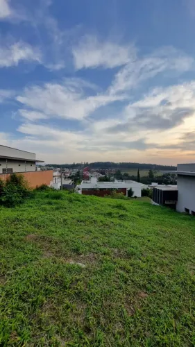 BELO LOTE COM PROJETO APROVADO À VENDA NO CONDOMÍNIO TERRAS DE JUNDIAÍ - BAIRRO CAXAMBU -