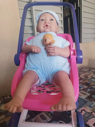 Boneco corpo de pano bem fofo ,não acompanha carrinho se quiser é mais caro 