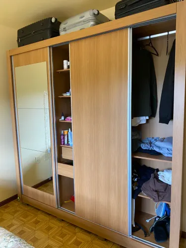 Guarda Roupa Casal com Espelho - 5 Meses de Uso