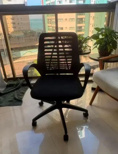 VENDO CADEIRA DE ESCRITÓRIO RESPIRÁVEL EM PERFEITO ESTADO