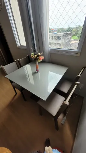 OPORTUNIDADE! Mesa de Jantar 4 Lugares com Tampo de Vidro - Linda e Muito Conservada! 