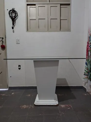 Mesa com tampo de vidro