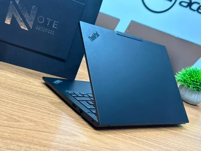 Notebook Lenovo ThinkPad E14 Gen 7 Ryzen 5 220 DDR5 SSD NVMe 512GB 14" WUXGA - Garantia e