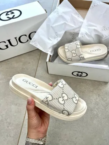 Chinelo Gucci  - NOVO / NA CAIXA - TAMANHO:35