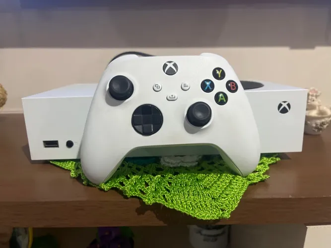 Xbox series s, usado por 2 meses