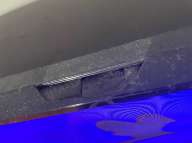 Tv lg está com esse quebrado em cima porém não interfere em nada, valor negociável