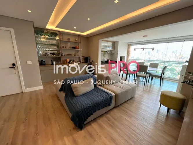Lindo apartamento reformado em andar alto na Vila Olímpia !
