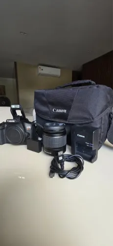 Câmera Cânon Rebel T7. Pouco tempo de uso