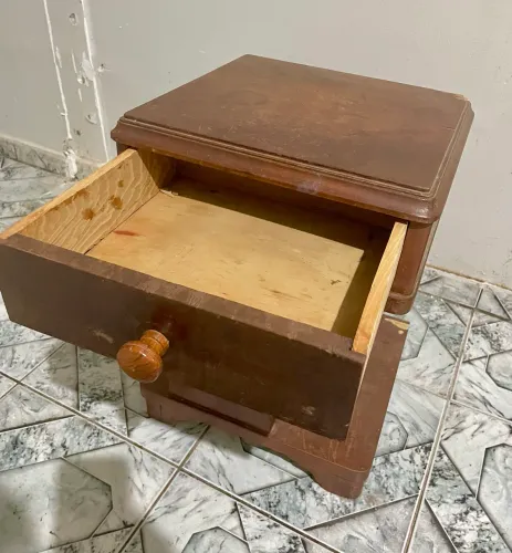 Mesinha de Cabeceira em Madeira Maciça