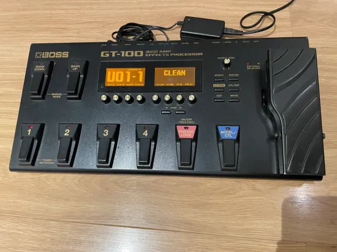 Pedaleira Boss GT 100