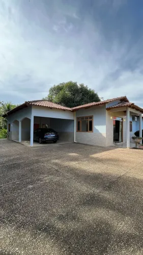 Casa com terreno de 1.560m² e 3 quartos, sendo 2 suítes no Loteamento dos Engenheiros em R