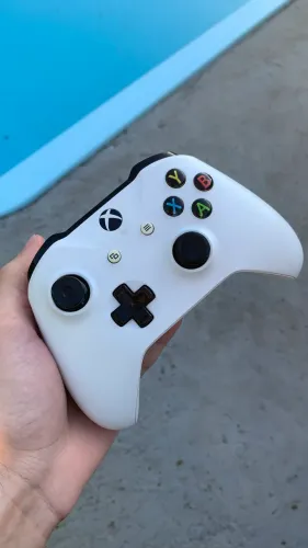Controle Xbox One S Original Branco + Bateria Recarregável