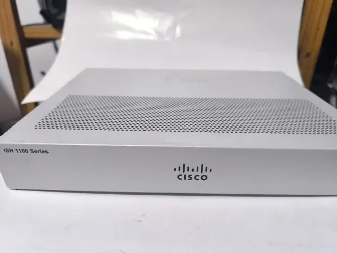 Roteador Cisco ISR 1100 com modulo GBIC para Fibra Otica