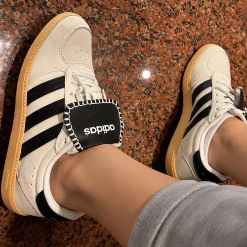 Tênis adidas