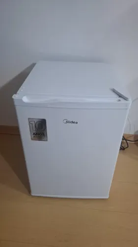 FRIGOBAR MIDEA 67L MODELO MRC08B1