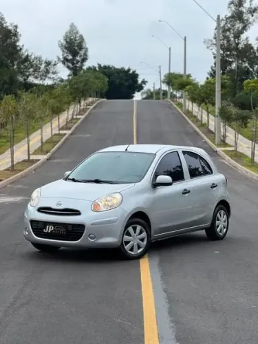 Nissan March 1.0 12V Flex 5P 2012