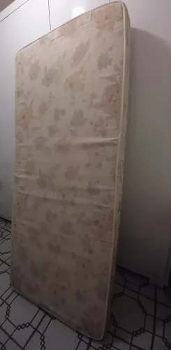 Vendo 2 colchões de Solteiro em ótimo estado de preservação