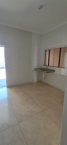 ALUGA-SE CASA EM ANDRADINA!